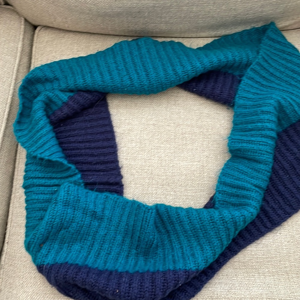 Handmade round neck Scarf